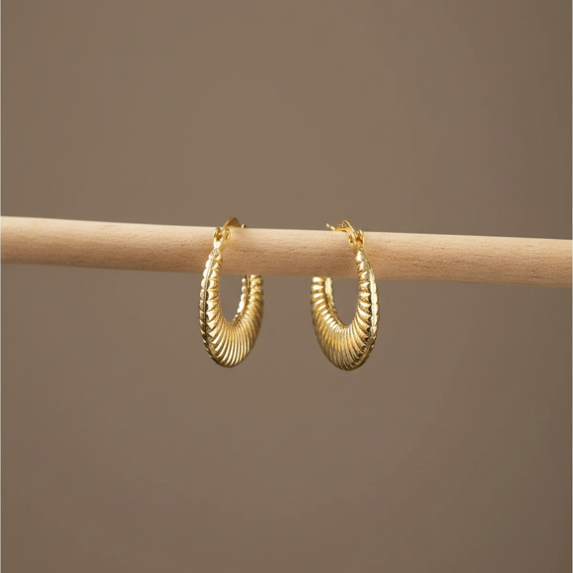 Goldene Welle Ohrringe – 925er Silber