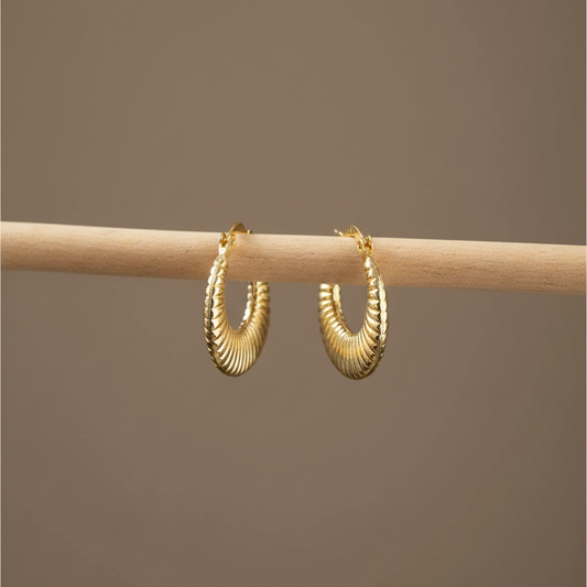 Goldene Welle Ohrringe – 925er Silber