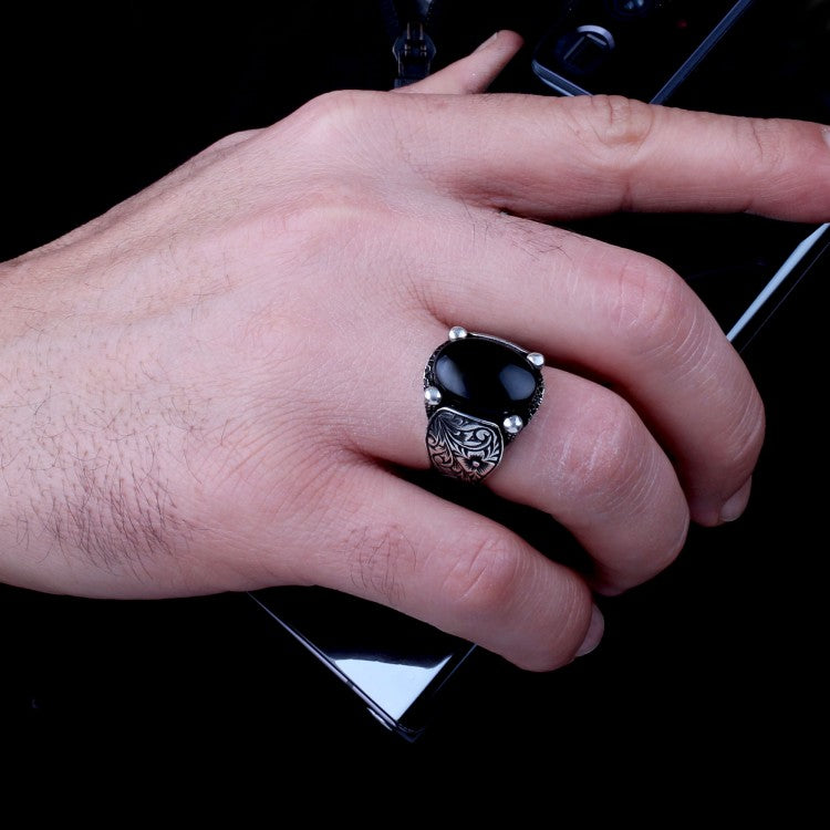 Herrenring aus Silber mit schwarzem Onyxstein