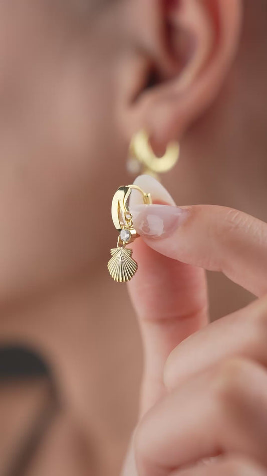 Deniz Kabuğu Figürlü Taş Detaylı Halka Küpe