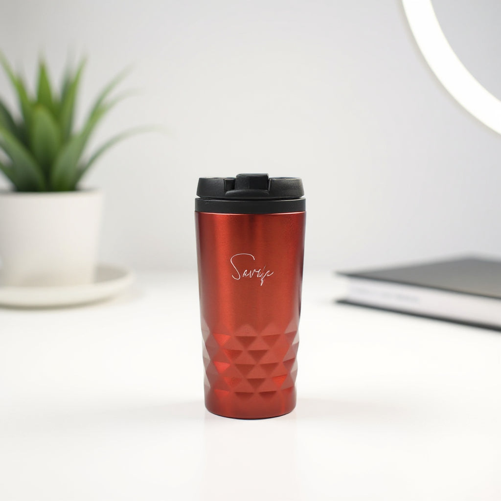 Cup thermos noir nommé personnalisé nommé