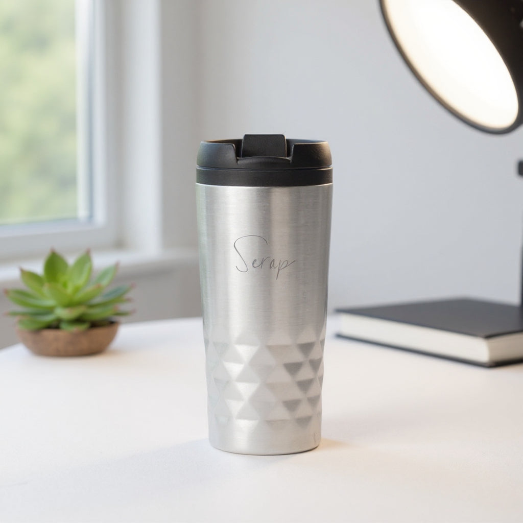 Cup thermos noir nommé personnalisé nommé